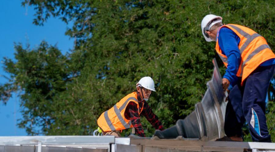 Professional gutter cleaning in Otter Creek, FL